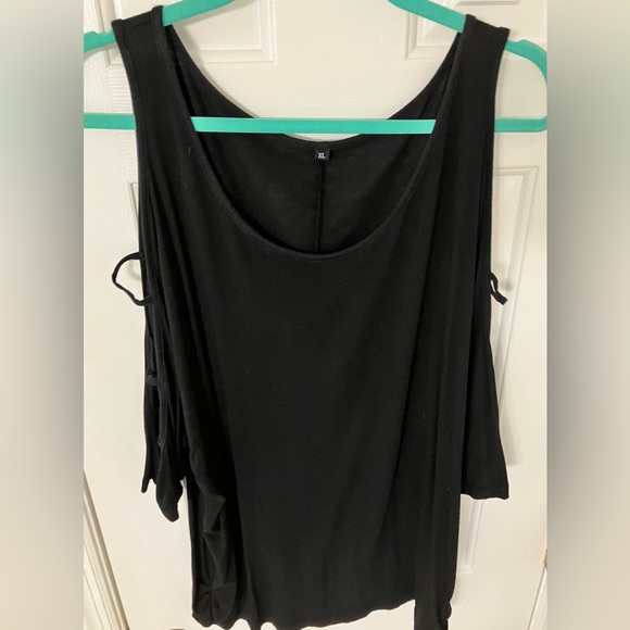 Women’s Black Cold Shoulder Top Size XL. Stretch very attractive unique design - Picture 1 of 16